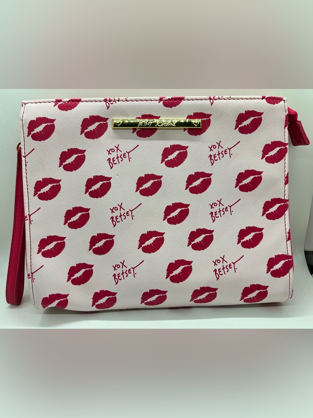 Betsey Johnson lips print wristlet purse - Picture 2 of 9